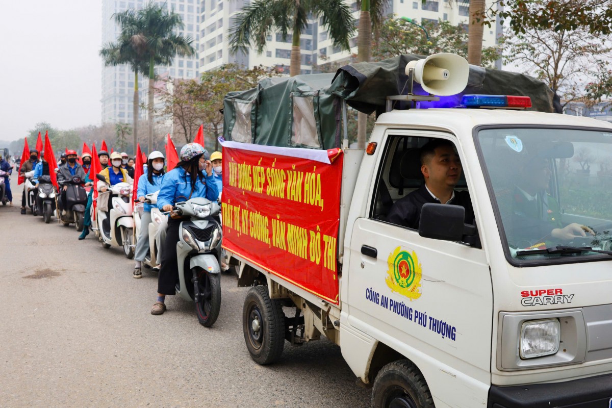 Phú Thượng: Ra quân lập lại trật tự đô thị, xây dựng không gian sống văn minh, hiện đại Phú Thượng: Ra quân lập lại trật tự đô thị, xây dựng không gian sống văn minh, hiện đại