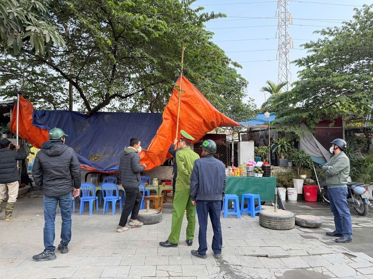 Phú Thượng: Ra quân lập lại trật tự đô thị, xây dựng không gian sống văn minh, hiện đại Phú Thượng: Ra quân lập lại trật tự đô thị, xây dựng không gian sống văn minh, hiện đại