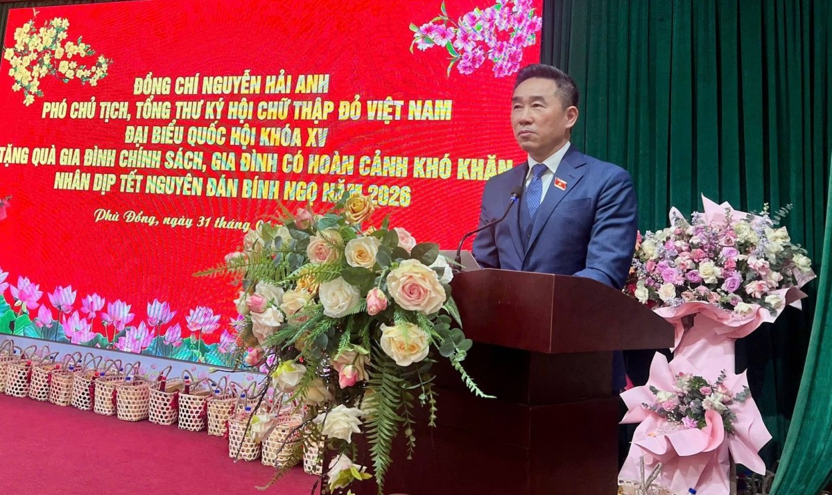 Trung ương Hội Chữ thập đỏ Việt Nam tặng quà Tết cho các gia đình khó khăn tại xã Phù Đổng Trung ương Hội Chữ thập đỏ Việt Nam tặng quà Tết cho các gia đình khó khăn tại xã Phù Đổng
