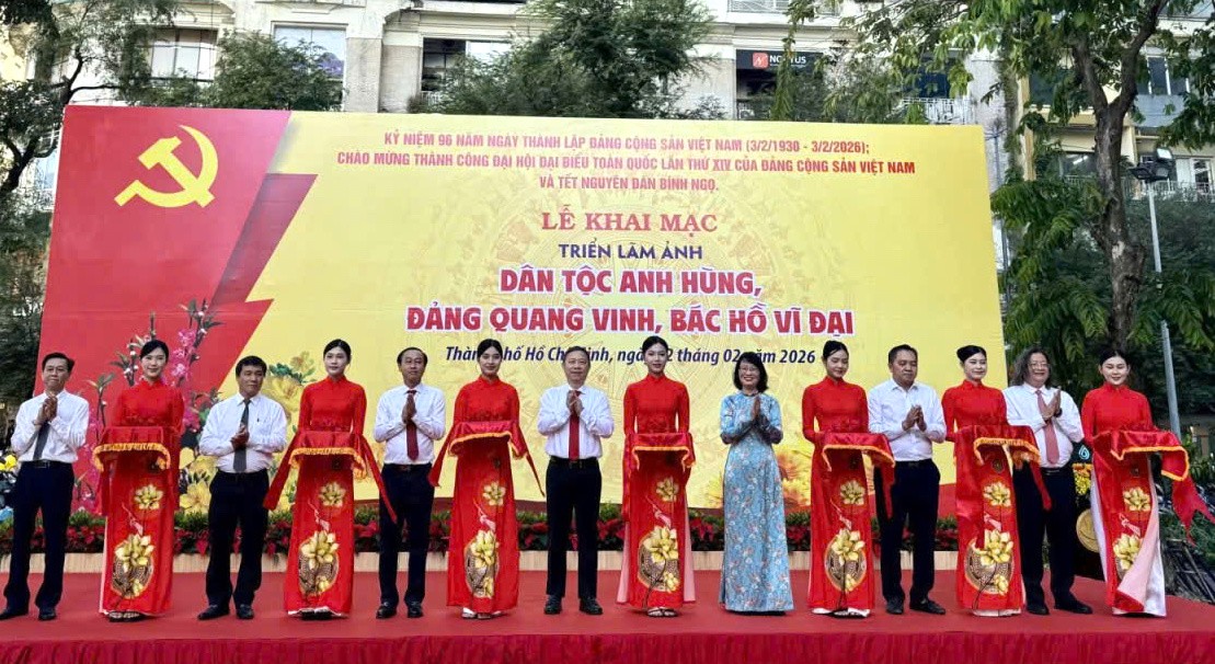 Tp.hcm: Triển Lãm Ảnh Chào Mừng 96 Năm Ngày Thành Lập Đảng Cộng Sản Việt Nam