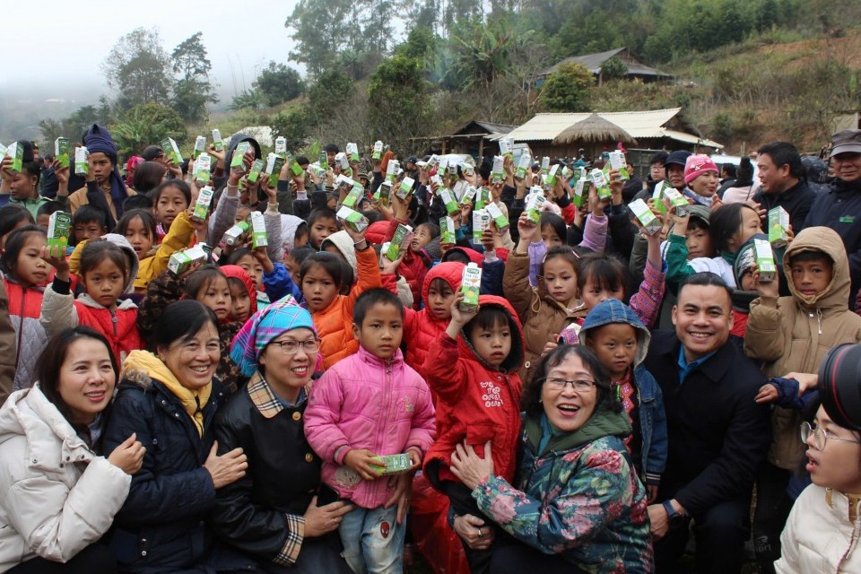 Công đoàn phường Cầu Giấy mang Xuân ấm đến người dân vùng biên giới