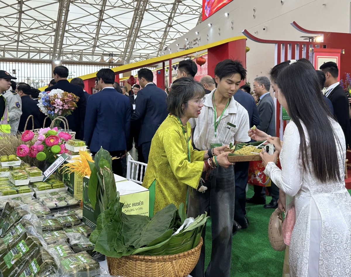 Hà Nội lan tỏa tinh hoa làng nghề tại không gian quảng bá “Tết Sum vầy” - Hội chợ Mùa Xuân lần thứ nhất