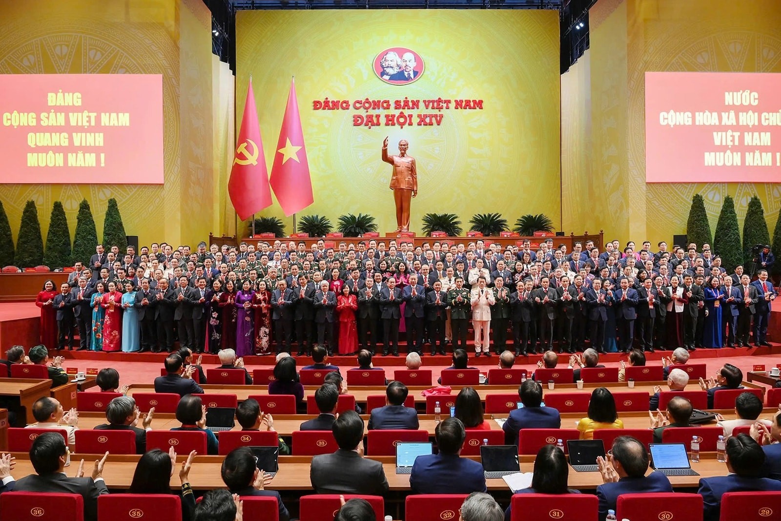 Vững Bước Dưới Cờ Đảng Vững Bước Dưới Cờ Đảng