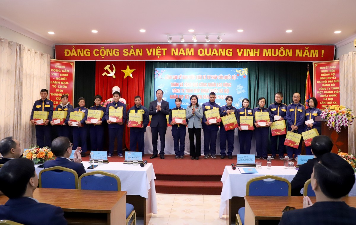 Chăm lo Tết cho người lao động Công ty Thoát nước Hà Nội Chăm lo Tết cho người lao động Công ty Thoát nước Hà Nội