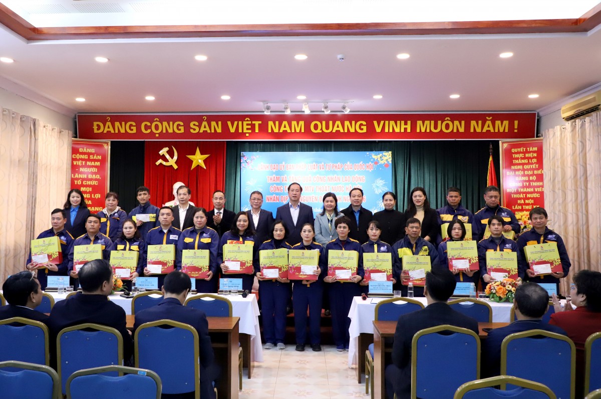Chăm lo Tết cho người lao động Công ty Thoát nước Hà Nội Chăm lo Tết cho người lao động Công ty Thoát nước Hà Nội