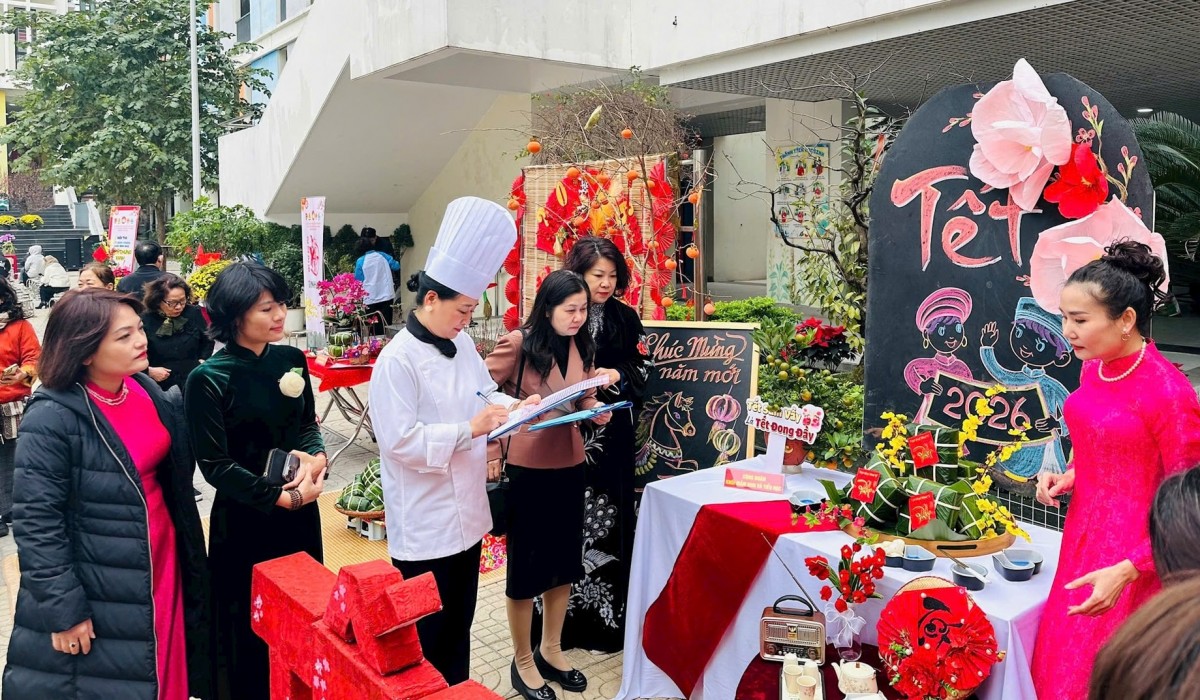 Phường Ô Chợ Dừa rộn ràng hội thi “Gói bánh chưng xanh - Trao Tết nghĩa tình”
