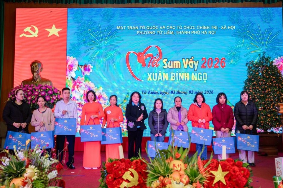 Phường Từ Liêm trao hơn 2.000 suất quà Tết cho đoàn viên, người lao động và nhân dân