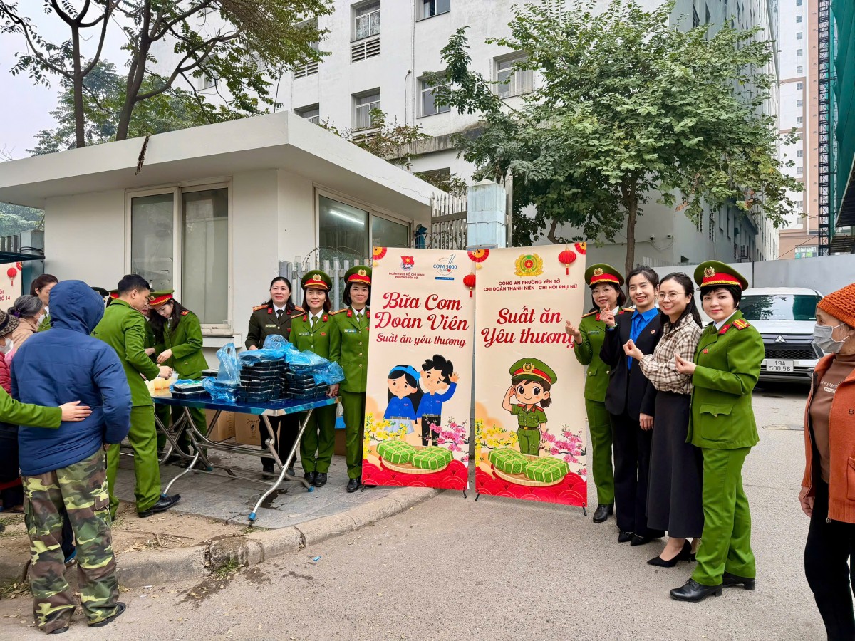 Công an phường Yên Sở lan tỏa yêu thương qua chương trình “Suất ăn yêu thương”