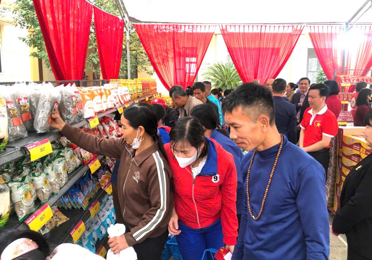 Tết Nhân ái - sẻ chia để mọi nhà đều có Xuân Tết Nhân ái - ấm áp, sẻ chia để mọi nhà đều có Xuân