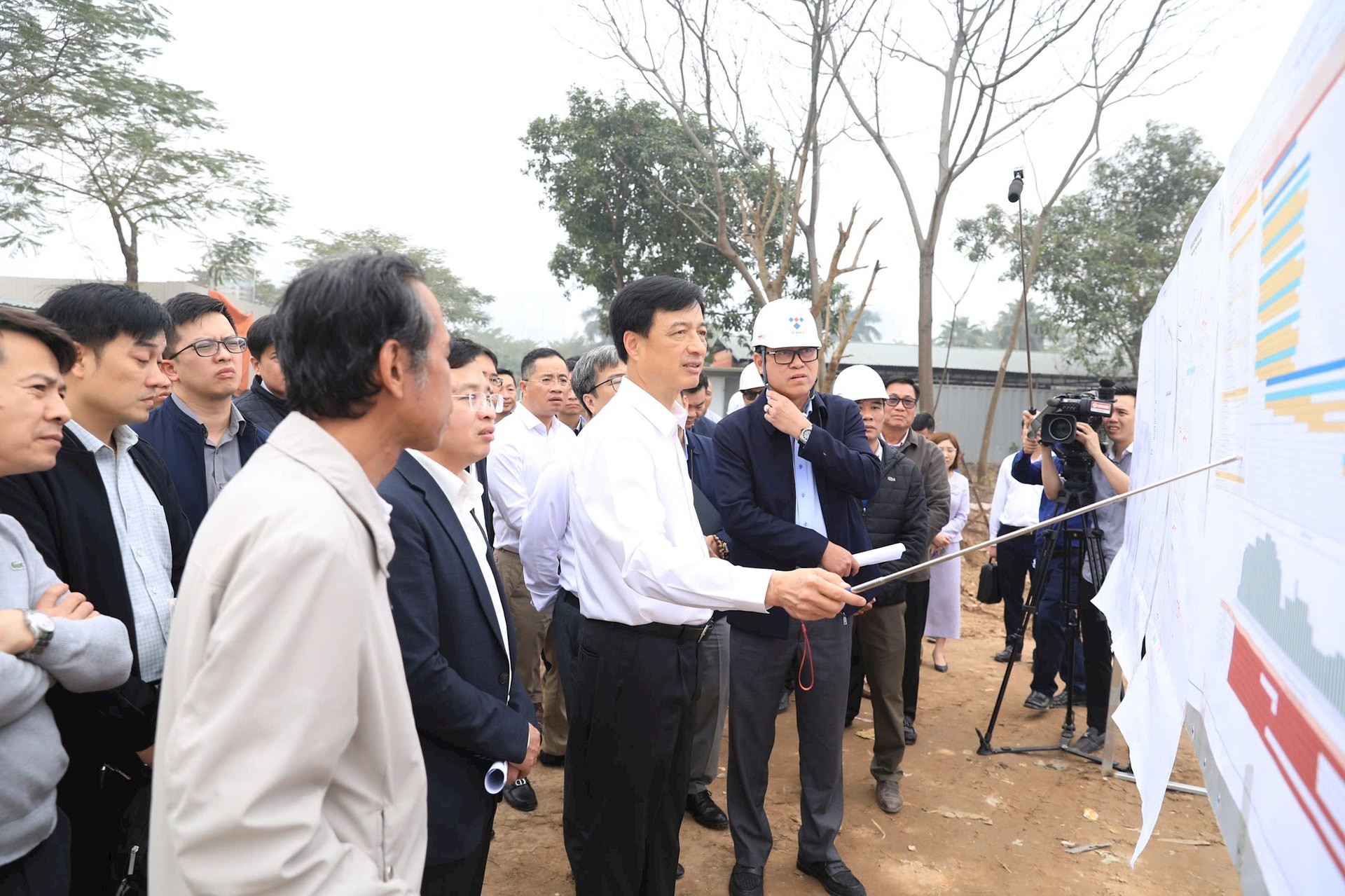 Bí thư Thành ủy Hà Nội Nguyễn Duy Ngọc kiểm tra công tác chuẩn bị đón Tết và tháo gỡ các điểm nghẽn