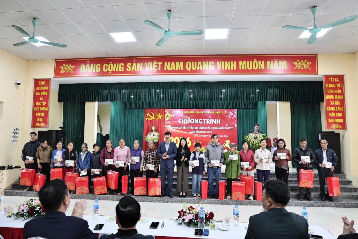 Xã Hòa Xá mang Tết ấm đến với người dân hoàn cảnh khó khăn qua “Chợ Tết 0 đồng” Xuân Bính Ngọ