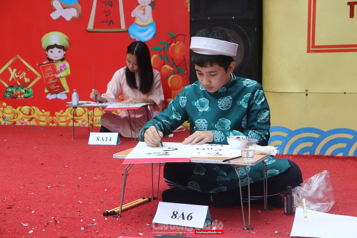 Sắc xuân lan tỏa yêu thương tại Hội chợ Xuân 2026 của Trường THCS Văn Yên