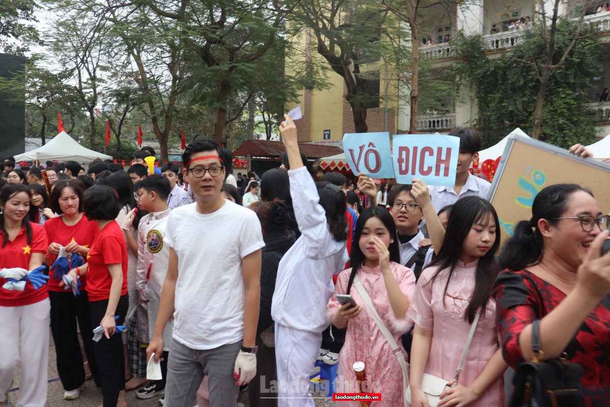 Sắc xuân lan tỏa yêu thương tại Hội chợ Xuân 2026 của Trường THCS Văn Yên