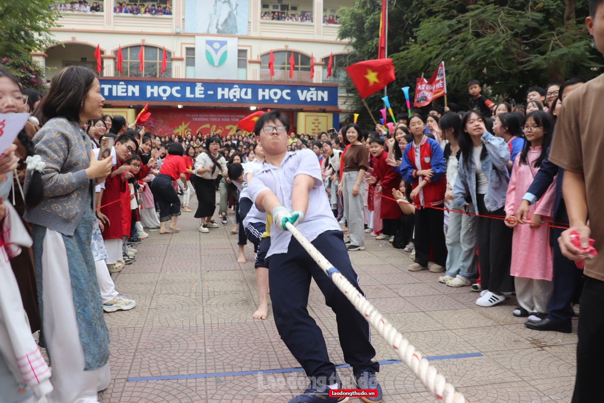 Sắc xuân lan tỏa yêu thương tại Hội chợ Xuân 2026 của Trường THCS Văn Yên