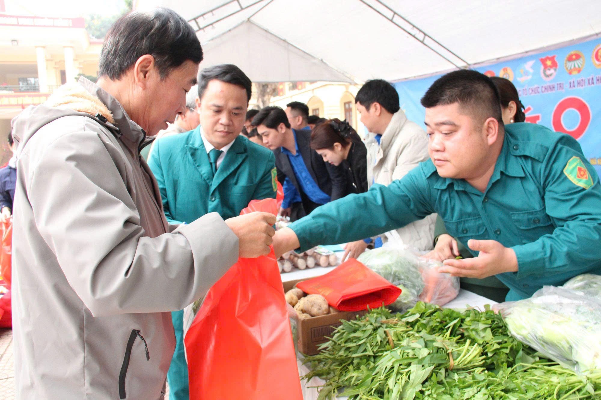 Hòa Lạc ấm áp chương trình “Tết sum vầy - Xuân ơn Đảng”