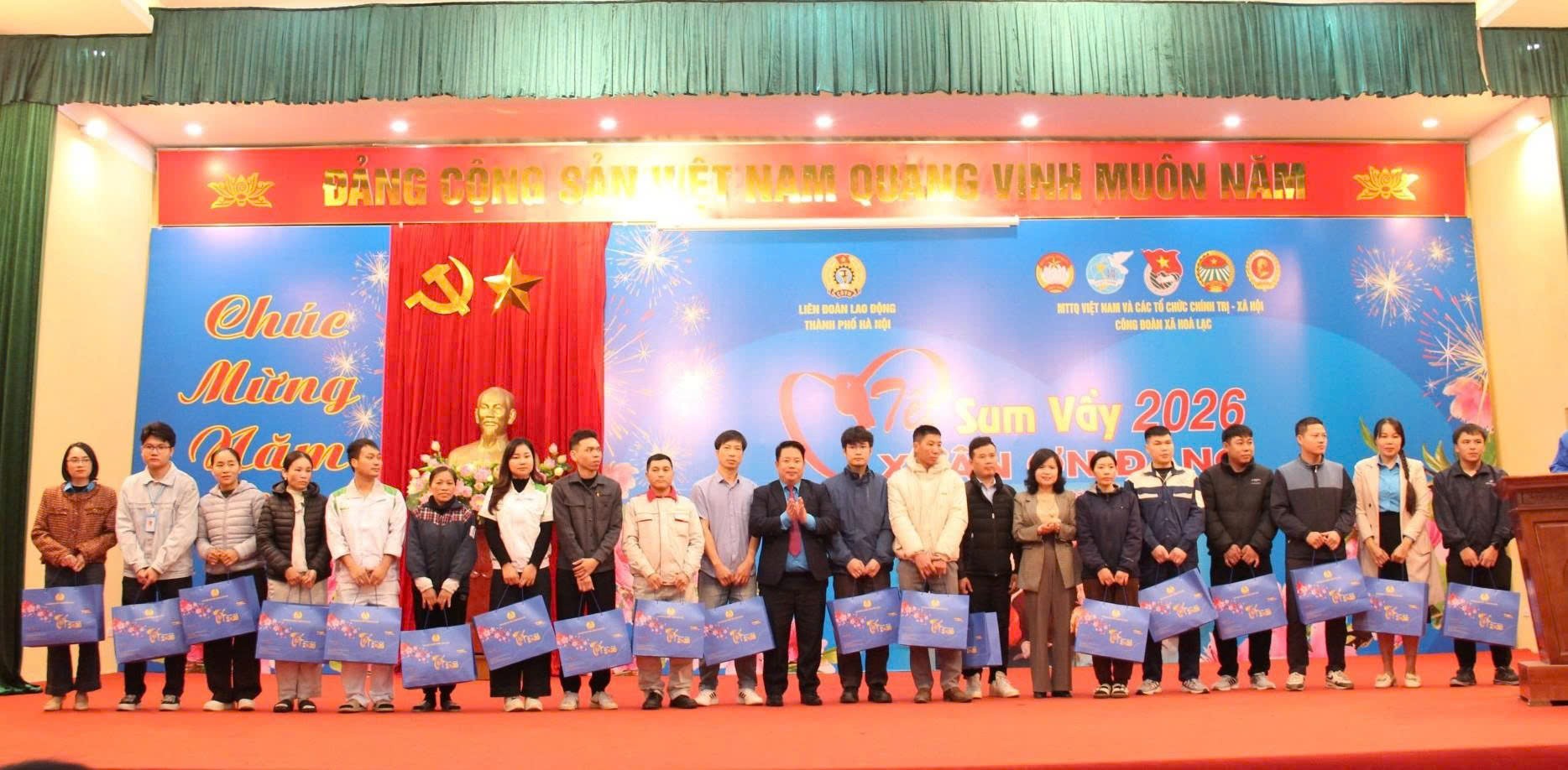 Hòa Lạc ấm áp chương trình “Tết sum vầy - Xuân ơn Đảng”