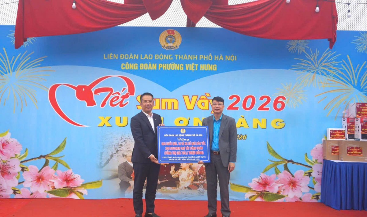 Công đoàn phường Việt Hưng tổ chức Chương trình “Tết Sum vầy 2026 - Xuân ơn Đảng” ấm áp nghĩa tình