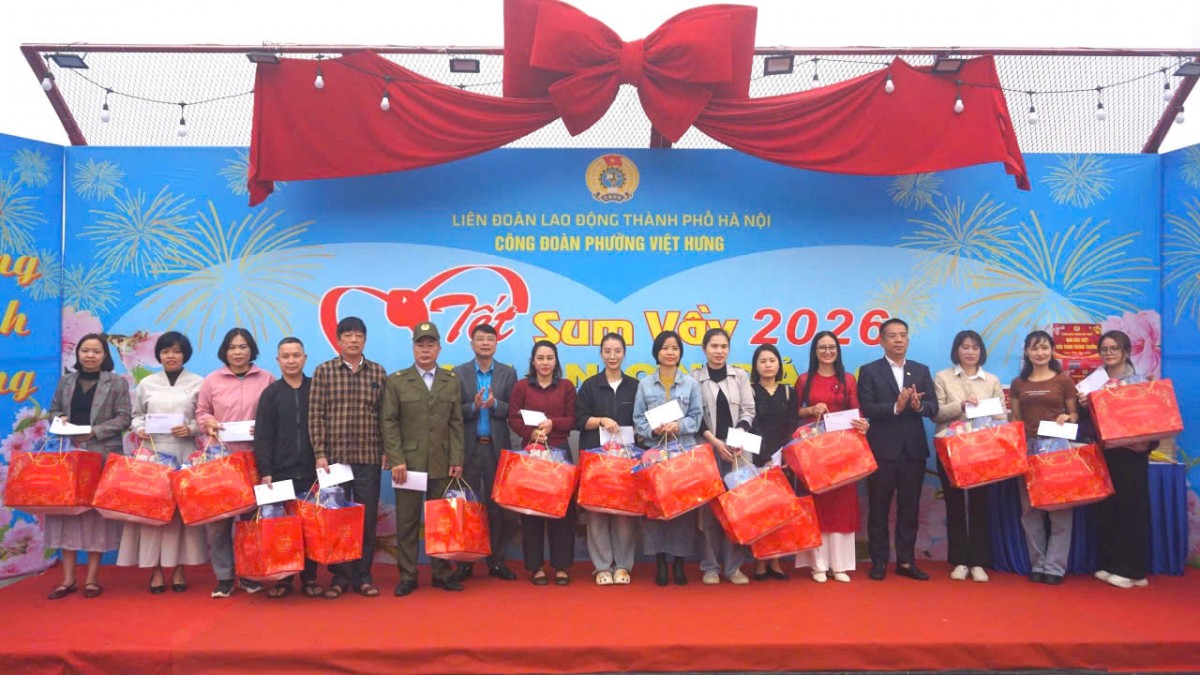 Công đoàn phường Việt Hưng tổ chức Chương trình “Tết Sum vầy 2026 - Xuân ơn Đảng” ấm áp nghĩa tình
