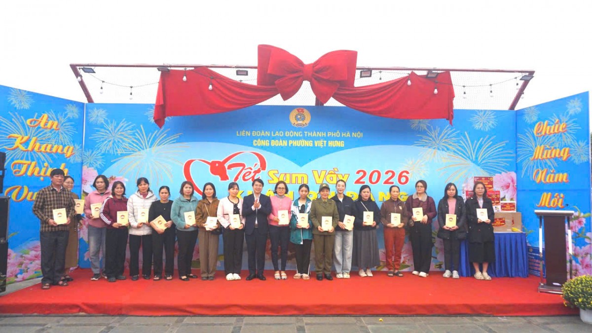 Công đoàn phường Việt Hưng tổ chức Chương trình “Tết Sum vầy 2026   Xuân ơn Đảng” ấm áp nghĩa tình