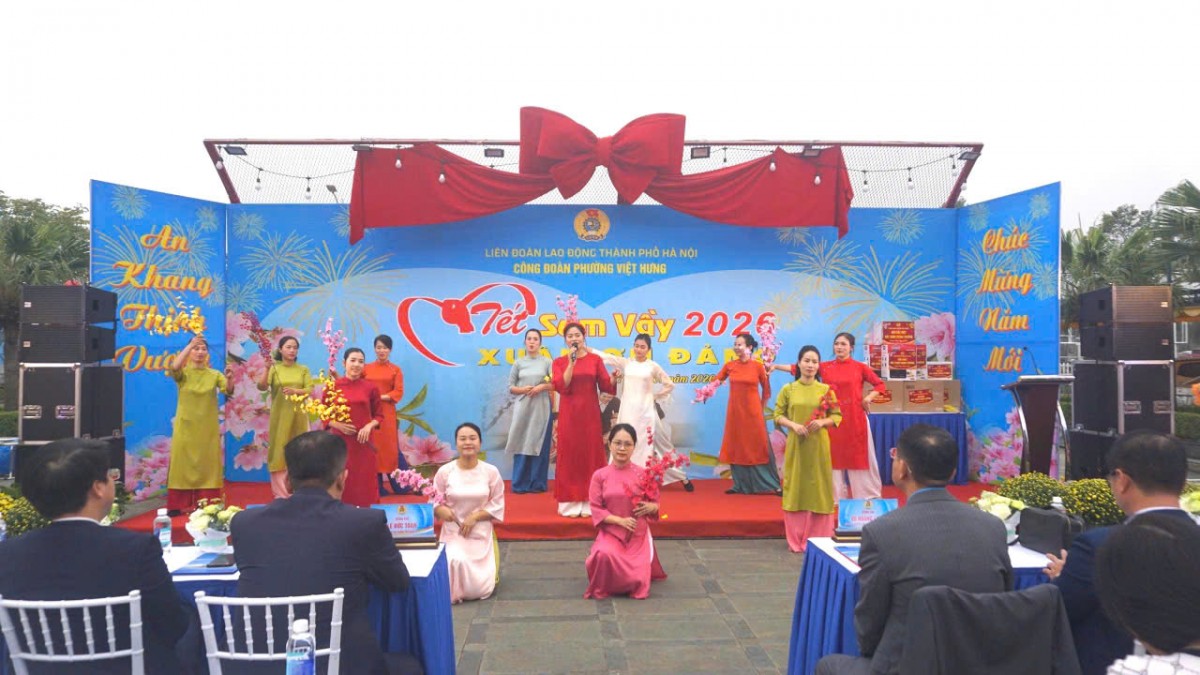 Công đoàn phường Việt Hưng tổ chức Chương trình “Tết Sum vầy 2026 - Xuân ơn Đảng” ấm áp nghĩa tình