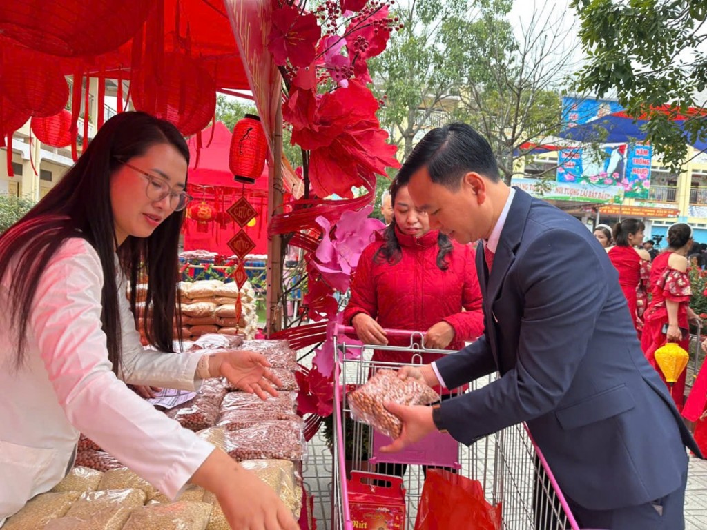 Phường Phú Lương tổ chức Ngày hội Xuân 2026: Gắn kết cộng đồng, lan tỏa yêu thương