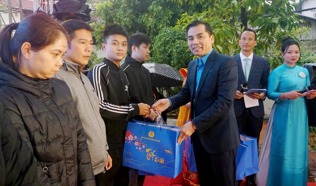 Công đoàn phường Long Biên: Chăm lo thiết thực để đoàn viên, người lao động đón Tết ấm áp, nghĩa tình