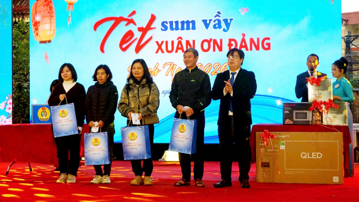 Công đoàn phường Long Biên: Chăm lo thiết thực để đoàn viên, người lao động đón Tết ấm áp, nghĩa tình