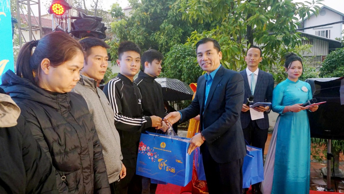 Công đoàn phường Long Biên: Chăm lo thiết thực để đoàn viên, người lao động đón Tết ấm áp, nghĩa tình