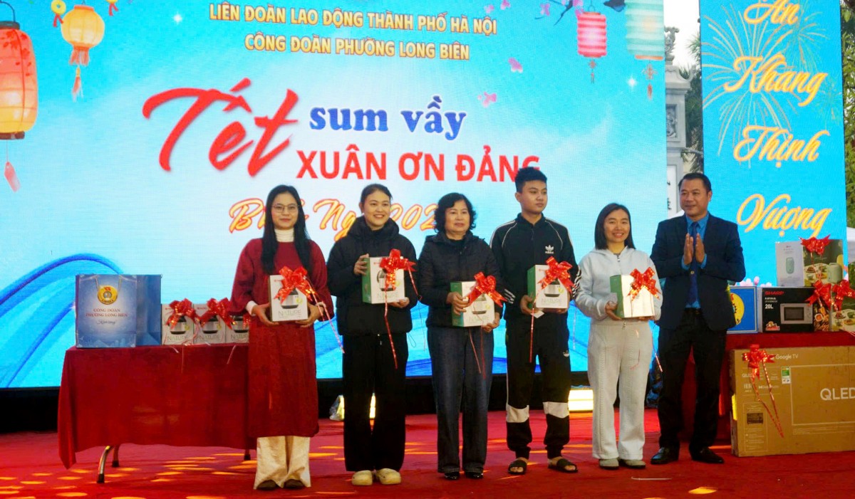 Công đoàn phường Long Biên: Chăm lo thiết thực để đoàn viên, người lao động đón Tết ấm áp, nghĩa tình