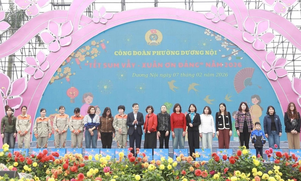 Công đoàn phường Dương Nội sôi nổi hội thi gói bánh chưng, chăm lo Tết cho người lao động Công đoàn phường Dương Nội sôi nổi hội thi gói bánh chưng, chăm lo Tết cho người lao động