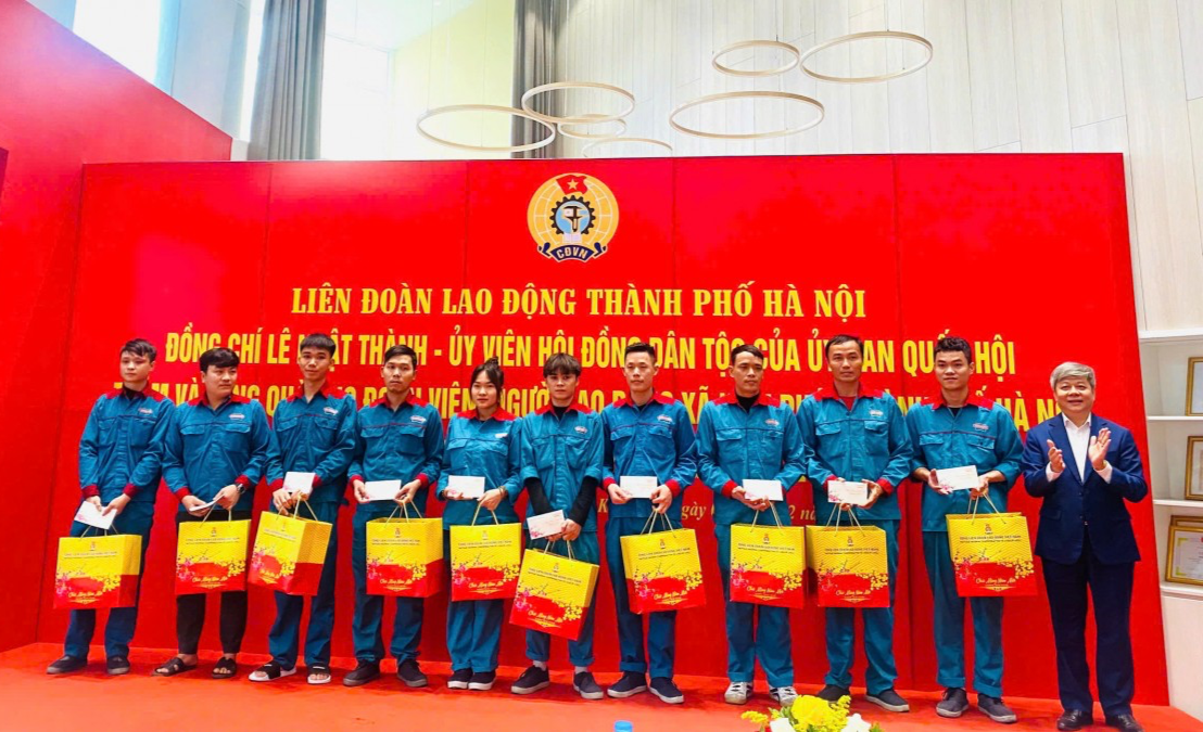Kiều Phú: Thăm hỏi, động viên và trao quà tới đoàn viên, người lao động có hoàn cảnh khó khăn Kiều Phú: Thăm hỏi, động viên và trao quà tới đoàn viên, người lao động có hoàn cảnh khó khăn