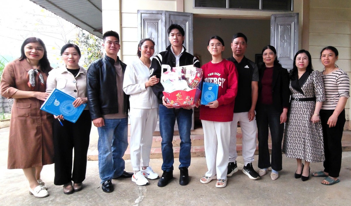 Yêu thương lan tỏa từ Chương trình “Mẹ đỡ đầu” Yêu thương lan tỏa từ Chương trình “Mẹ đỡ đầu”