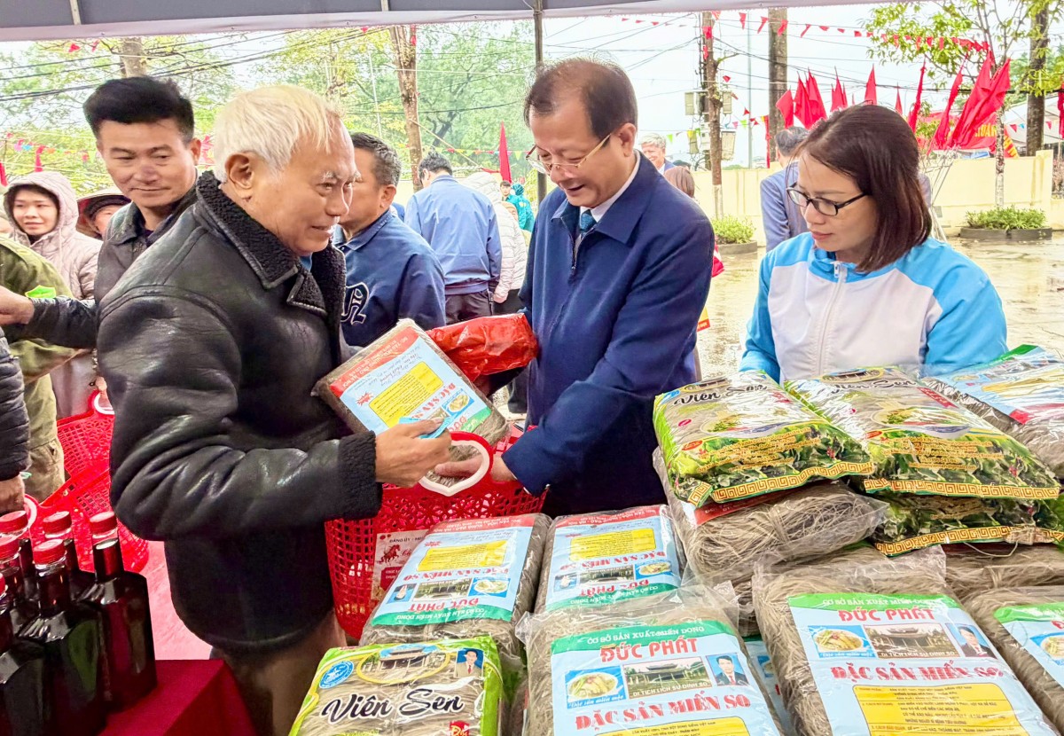 Xã Ứng Thiên: Chăm Lo Chu Đáo Cho Các Đối Tượng Chính Sách Dịp Tết Bính Ngọ