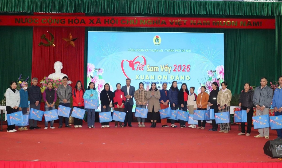 385 phần quà Tết dành cho đoàn viên, người lao động xã Thuận An