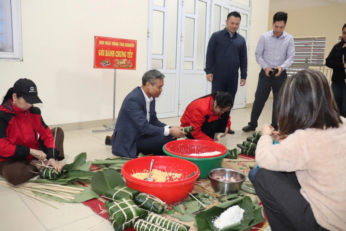 385 phần quà Tết dành cho đoàn viên, người lao động xã Thuận An