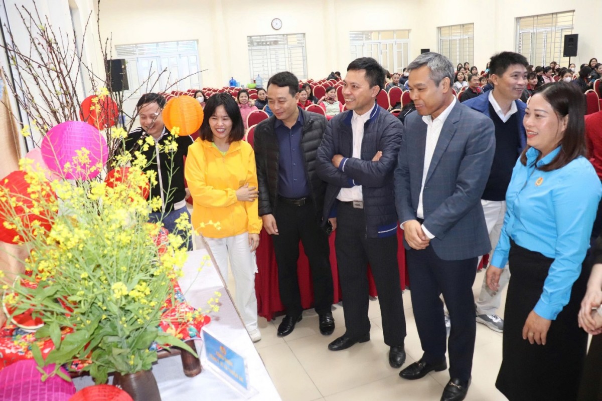 385 phần quà Tết dành cho đoàn viên, người lao động xã Thuận An
