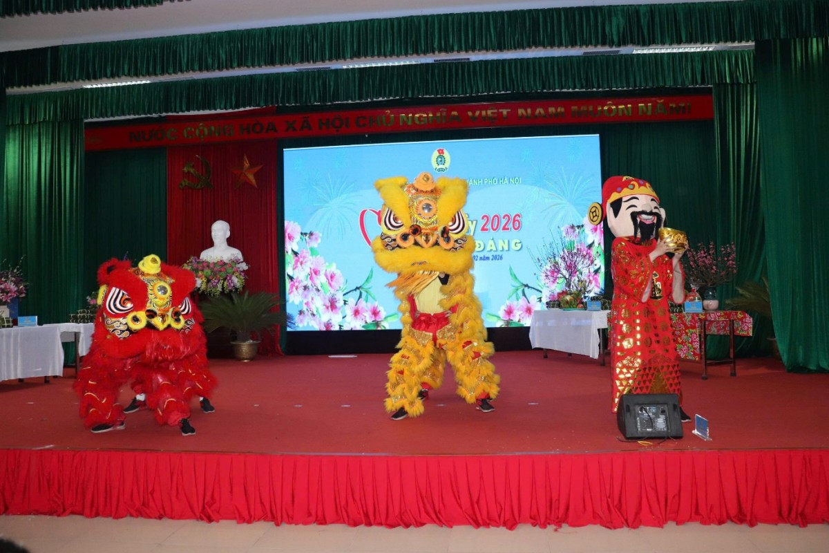 385 phần quà Tết dành cho đoàn viên, người lao động xã Thuận An