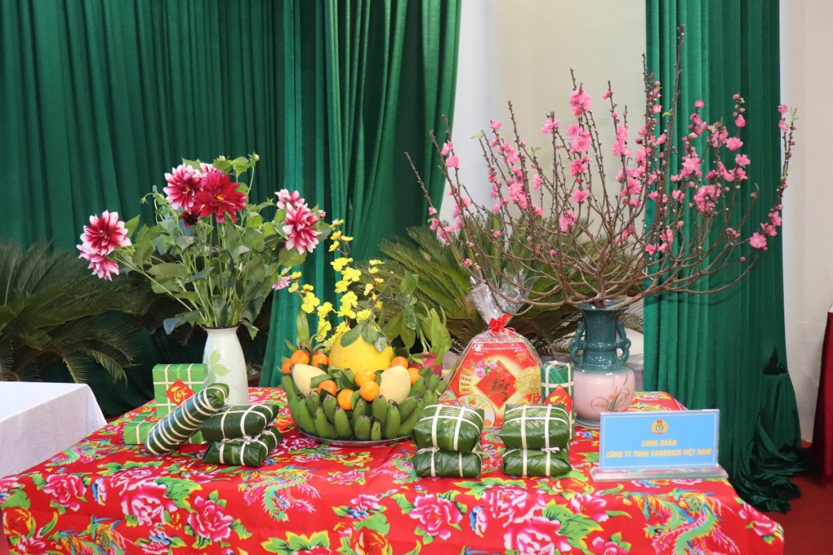 385 phần quà Tết dành cho đoàn viên, người lao động xã Thuận An
