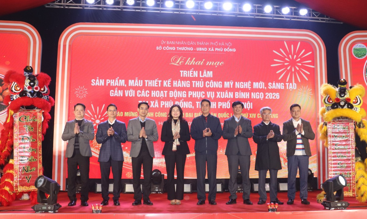 Sắc xuân rực rỡ tại Triển lãm hoa giấy và thiết kế thủ công mỹ nghệ tại xã Phù Đổng