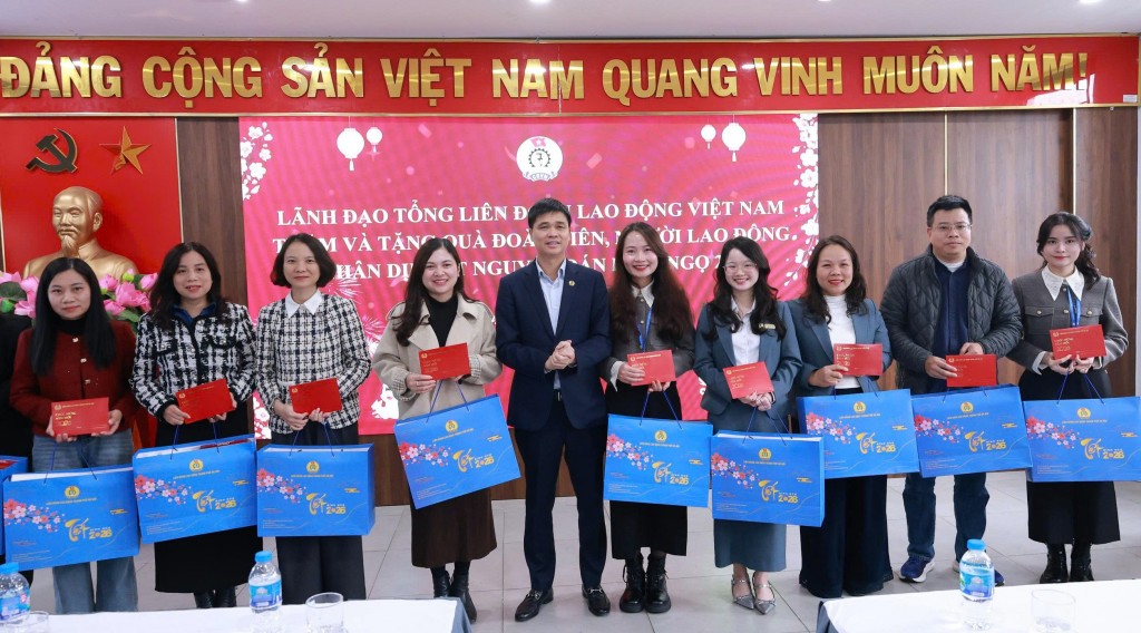 Tấm lòng Công đoàn lan tỏa yêu thương trước thềm năm mới