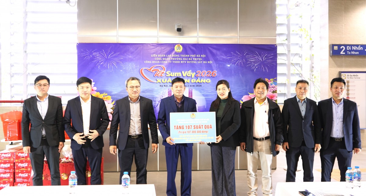 Ấm áp “Tết Sum vầy - Xuân ơn Đảng” cùng người lao động Hà Nội Metro