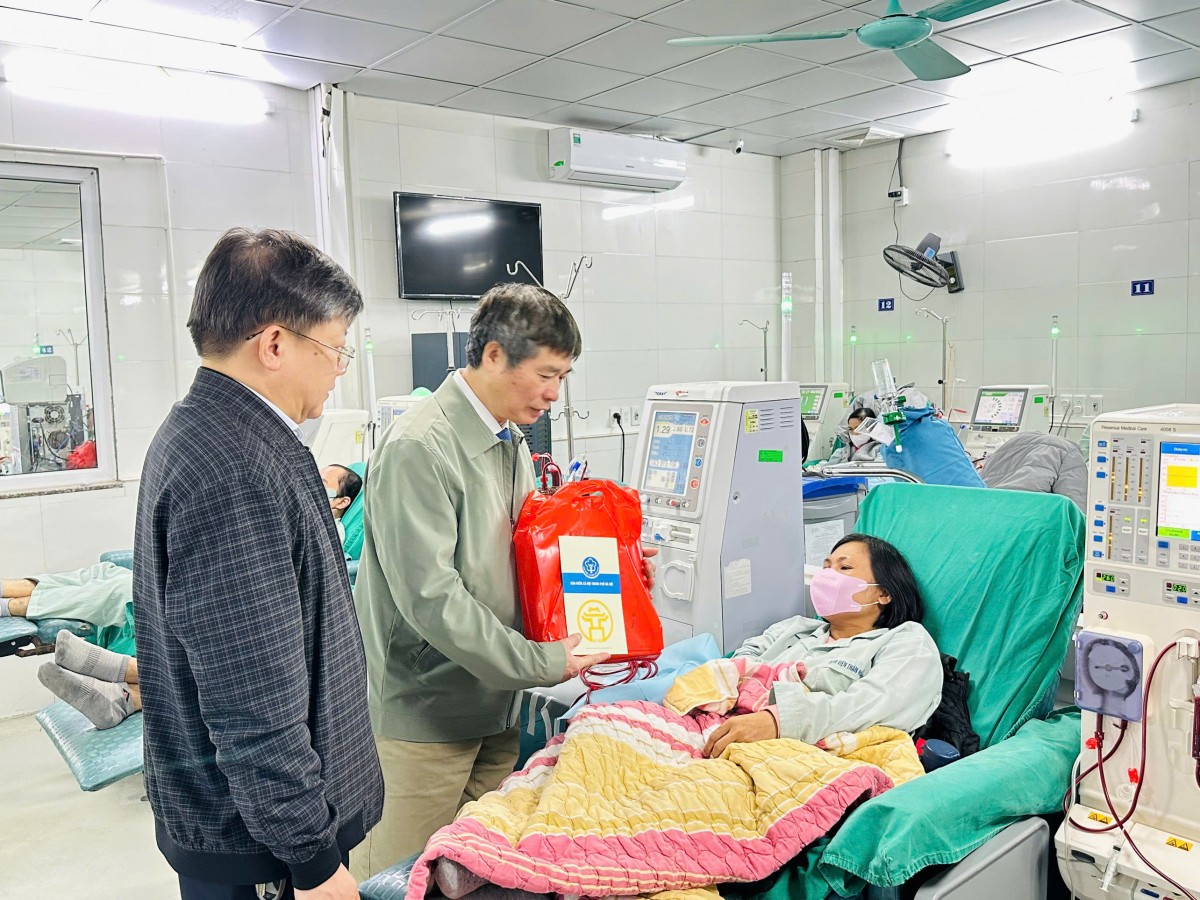Mang Tết ấm đến với bệnh nhân BHYT có hoàn cảnh khó khăn Mang Tết ấm đến với bệnh nhân BHYT có hoàn cảnh khó khăn