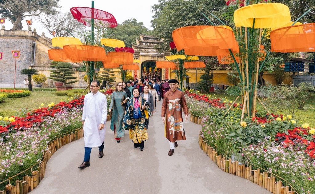 Lần đầu tiên Đường hoa Tết xuất hiện tại Hoàng thành Thăng Long phục vụ du khách dịp Tết Lần đầu tiên Đường hoa Tết xuất hiện tại Hoàng thành Thăng Long phục vụ du khách dịp Tết