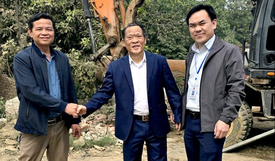 Người dân xã Hòa Lạc tự nguyện hiến đất, tạo đà tăng tốc Dự án cao tốc Đại lộ Thăng Long