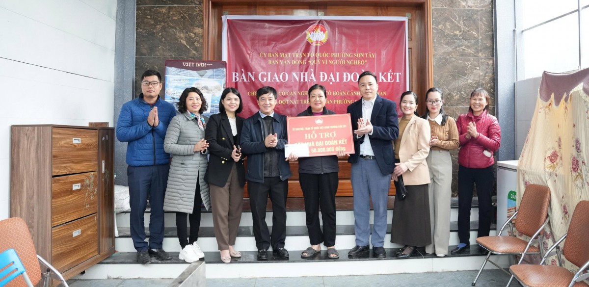 Phường Sơn Tây: Mặt trận phát huy vai trò nòng cốt, bàn giao 7 nhà Đại đoàn kết cho hộ khó khăn