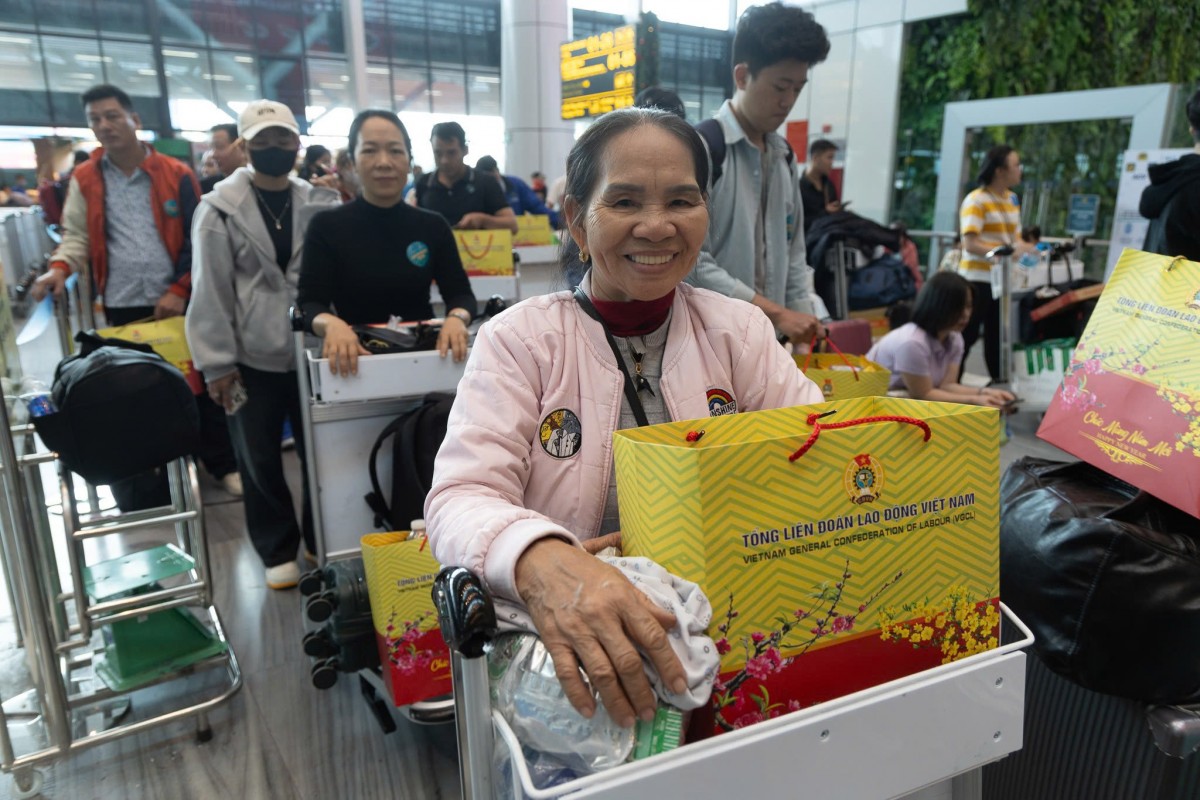 “Chuyến bay Công đoàn - Xuân 2026” đưa hơn 550 đoàn viên, người lao động về quê đón Tết