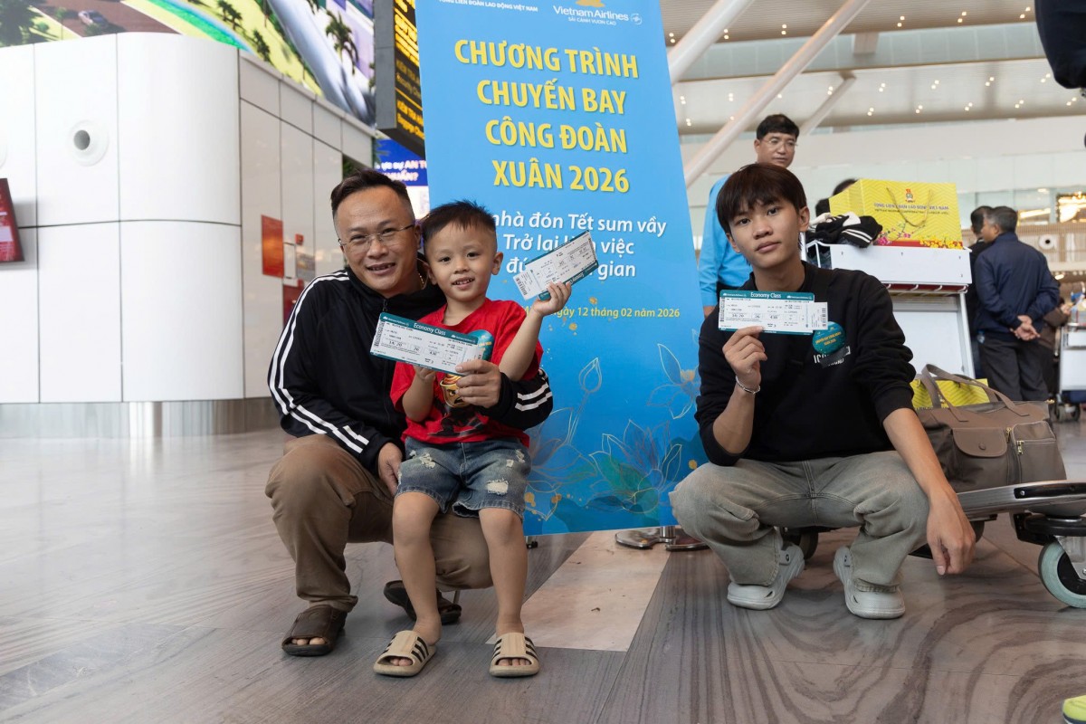 “Chuyến bay Công đoàn - Xuân 2026” đưa hơn 550 đoàn viên, người lao động về quê đón Tết