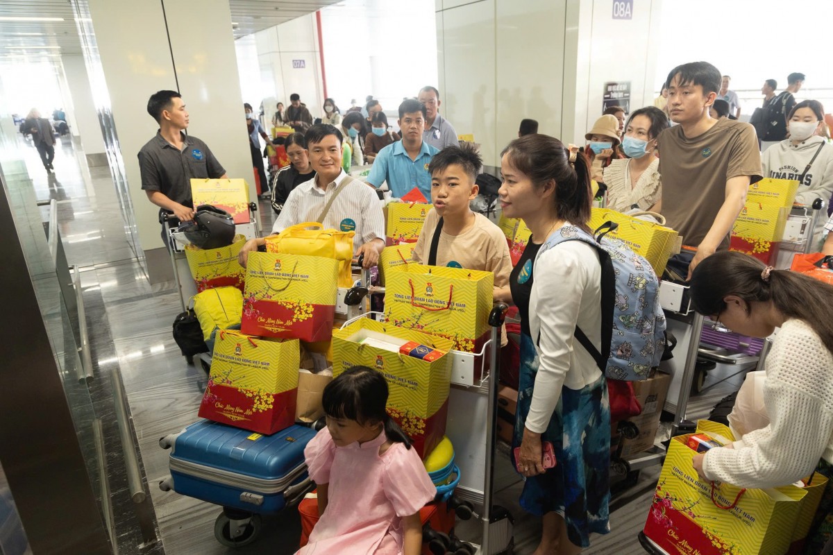 “Chuyến bay Công đoàn - Xuân 2026” đưa hơn 550 đoàn viên, người lao động về quê đón Tết