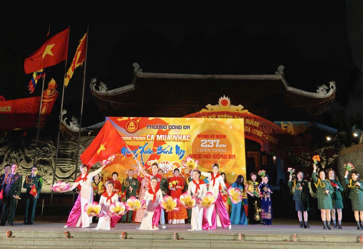 Rực Rỡ Sắc Màu Đêm Văn Nghệ Mừng Đảng, Mừng Xuân Tại Phường Đống Đa