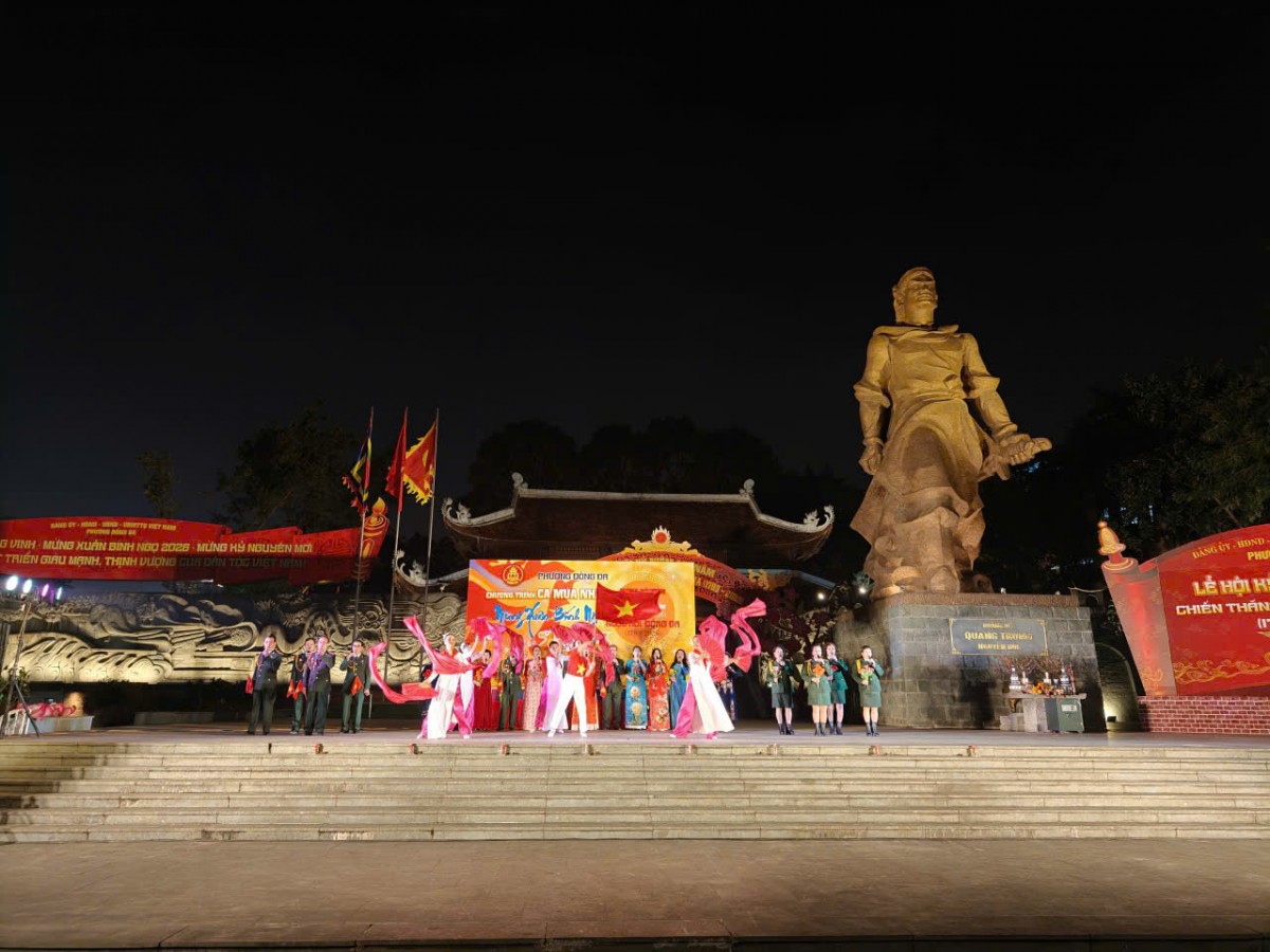 Rực Rỡ Sắc Màu Đêm Văn Nghệ Mừng Đảng, Mừng Xuân Tại Phường Đống Đa